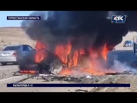 Видео: Две Audi столкнулись на выезде из Кентау, сгорели заживо шесть человек