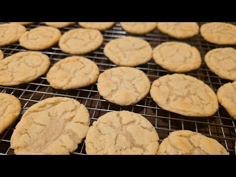 Видео: Как приготовить сахарное печенье — простое, жевательное и соблазнительное!
