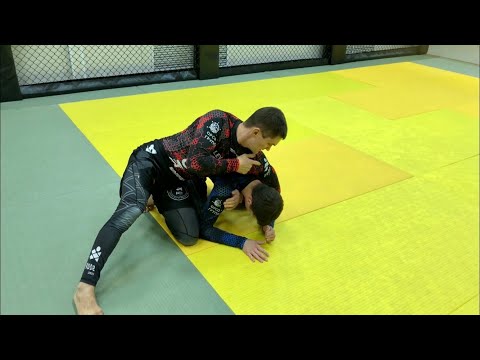 Видео: Удушающий приём «питбуль» NO GI ( Лев Гладких )