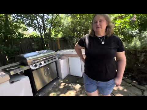 Видео: Продается Дом рядом с нашим / Дом подготовили к продаже / Шикарный FrontYard / Люся влюбилась в сад