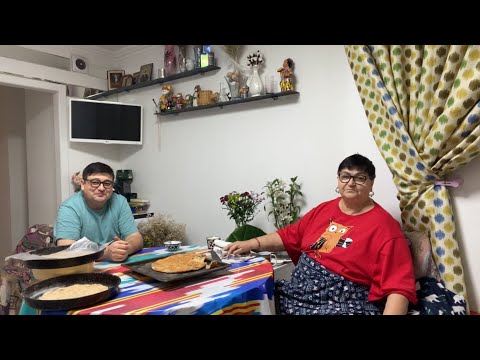 Видео: Хорезмские лепёшки, пьём кофе, беседуем, мама Люся испекла хорезмские тонкие лепёшки с мясом 