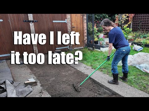 Видео: Прощай, гравий! Посадка травы на гравийной подъездной дорожке с помощью семян.