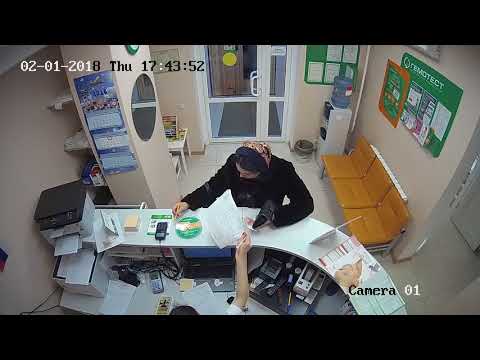 Видео: Мошенница у кассы