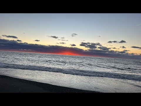 Видео: Сочи / шторм 🌊 / МОРОЗ 🥶 закат после шторма