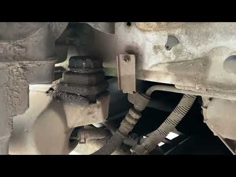 Видео: Заміна рідини підсилювача керма на Лагуні 3