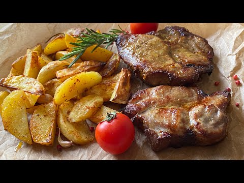 Видео: Стейки из свинины с картофелем по-деревенски в духовке