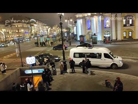 Видео: Желающие поют на Невском проспекте Санкт-Петербурга piter.su @piter-su