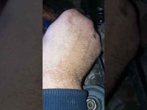 Видео: Замена ремня ГРМ мицубиси 4G64