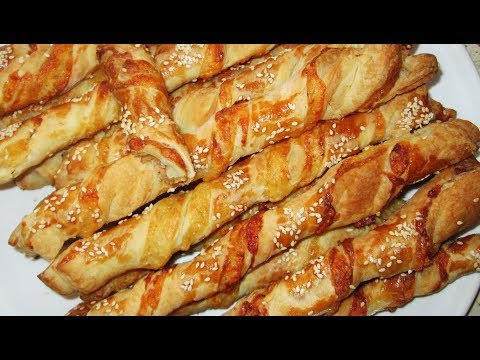Видео: Сырные палочки из слоеного теста