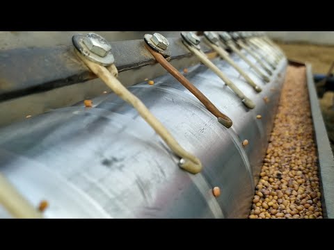 Видео: Посадка редиса вакуумной сеялкой точного высева семян.  vacuum seeder for precision seeding