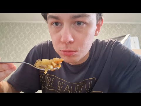 Видео: DIMAVIPER ОБЕДАЕТ - ЖАРЕНАЯ КАРТОШКА С ПЕЧЕНЬЮ!