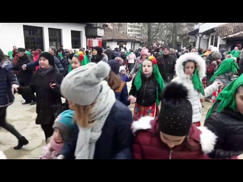 Видео: Кукери, хамкане и прескачане на огън на Сирни заговезни в Добрич