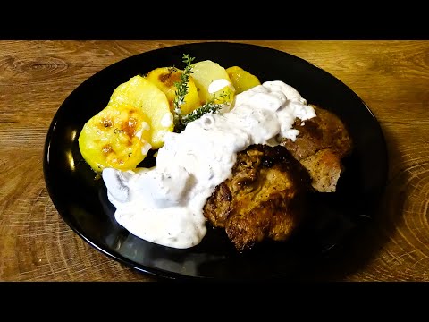 Видео: Стейки из свиной шеи с грибным соусом и ароматным картофелем. Праздничный рецепт!