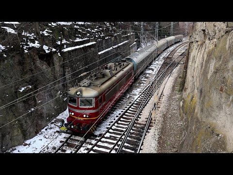 Видео: Бързите влакове 4610 и 7623, уловени на гара Бов с шкодите 44 109 и 44 196...