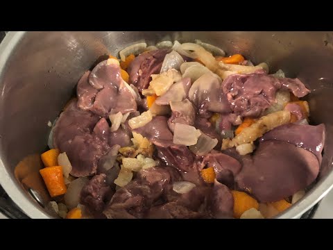 Видео: Паштет из куриной печени с салом. Вкусно и полезно.