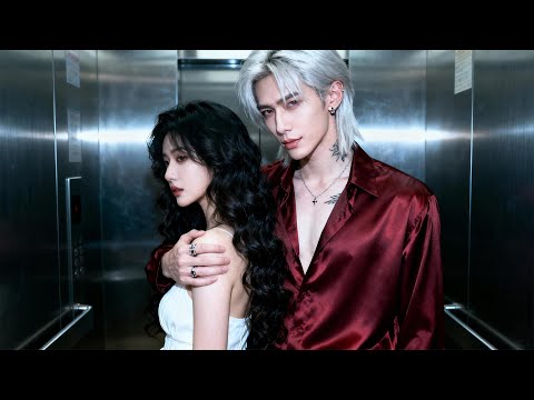 Видео: Золушка бросила красивого босса и влюбилась в невинного, милого младшего брата.