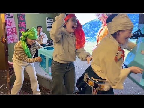 Видео: Все красивые тибетские женщины пришли на очень живую вечеринку по случаю дня рождения