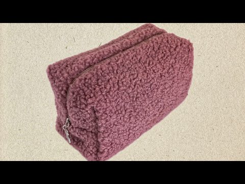 Видео: DIY/ШЬЮ ОБЪЁМНУЮ КОСМЕТИЧКУ ИЗ МЕХА #шьюсама #sew #мастеркласс