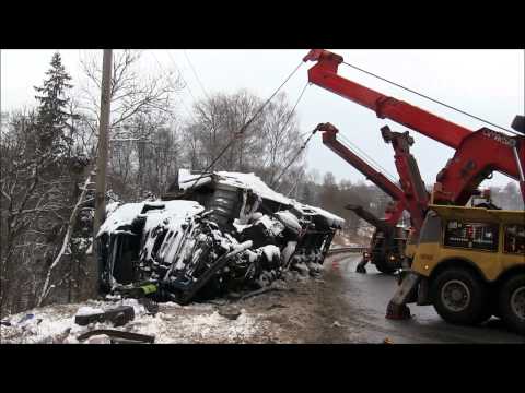 Видео: Лобовое столкновение на А108. Работа 4 эвакуаторами.