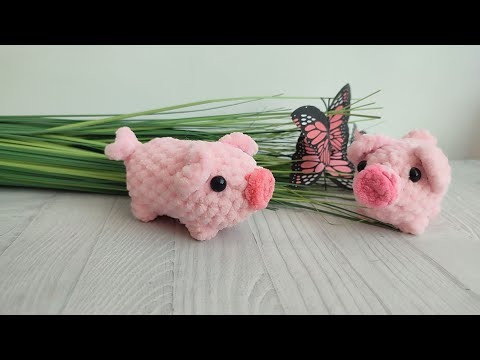 Видео: Поросенок крючком, маленькая хрюшка крючком из плюшевой пряжа, свинка брелок крючком
