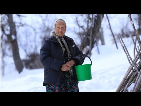 Видео: Баба Закие, новите й приятели и щастието от това да даваш