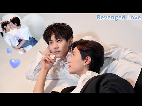 Видео: Вы милые! 💕 Го целует ключицу, парень берет руку 💕