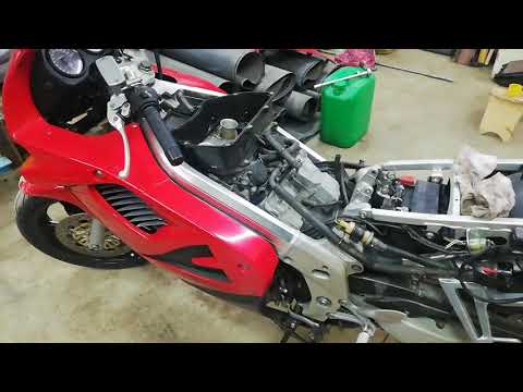 Видео: Honda vfr 750f первые поломки.