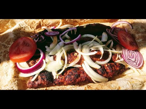 Видео: Люля кебаб с подкопченным вкусом по Акопоффски, и бонус бургер на мангале.
