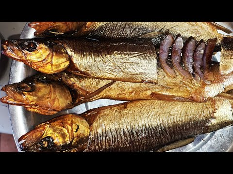 Видео: РЫБА, КОТОРУЮ МОЖНО ЕСТЬ СЫРОЙ. Копчение рыбы. Сиг.