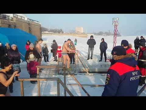 Видео: Крещение 19 января 2020 года. Крещенские Купания. Комсомольск-на-Амуре. ПОЛНАЯ ВЕРСИЯ / FULL VERSION