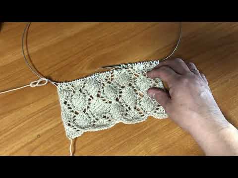 Видео: Ромбики в ажуре. Красиво для плечевых изделий