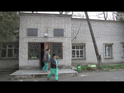 Видео: Улуттук госпиталь жок адамдарга акча которуп жүргөн / 05.04.17 / НТС