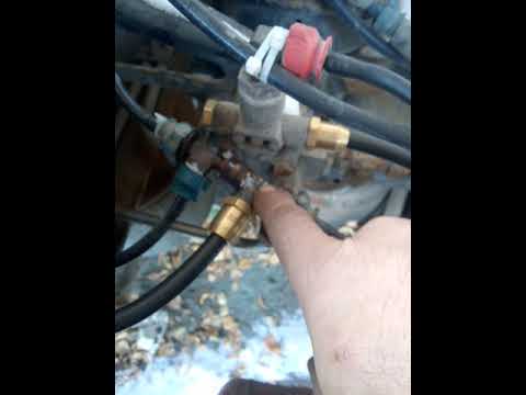 Видео: Устанавливаем механическое управление пневмоподвеской на тягач Ман и Рено.