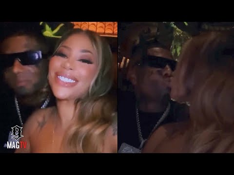 Видео: «Я ретривер!». Синяя пятнистая кошка слилась с Хейзелом И. во время ужина! 😘