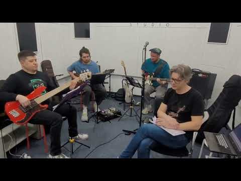 Видео: Дракула  от STAIRWAY  Ударные Д. Кшнясев Бас-гитара  М. Луцков Гитара  В.Исаев Гитара  Р. Савченко