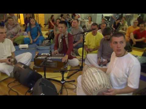 Видео: Kirtana Mela 2016 Moscow - Мукунда прабху - Киртан 5 - 13.08.2016