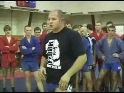 Видео: Уроки Лоу кика от Федёра Емельяненко смотреть всем