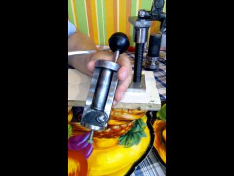 Видео: Приспособление для сборки охотничьих патронов