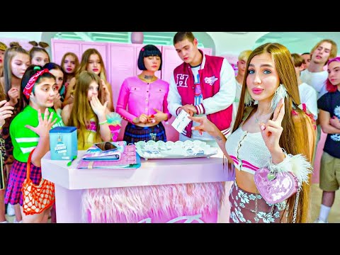 Видео: НОВИ СТИЛ од Dijana! 😍 Ко је најбољи "Bunny" у кампусу? | Dijana Схов