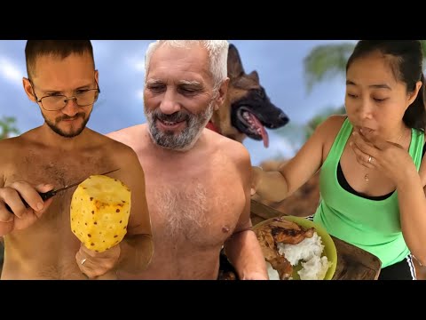 Видео: Батины лекарства | Расчищаем участок от кустов | Как почистить ананас | Жизнь в тропической деревне