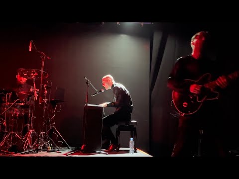Видео: SHORTPARIS – О, как небо черно (Тула, «Concert HALL», 13.04.2023)