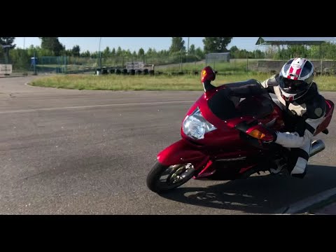 Видео: Отзыв владельца Honda CBR1100XX Superblackbird.