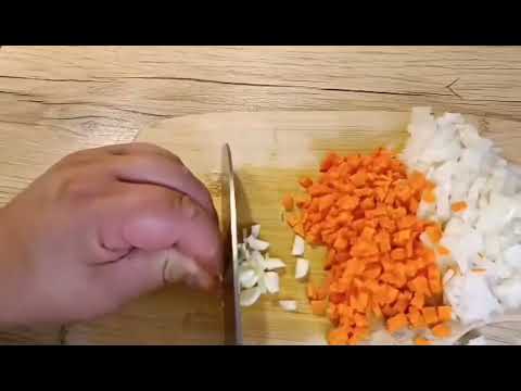 Видео: Лека гъбена супа. Много лесна и вкусна. Лятно предложение. Бърза, лесна и вкусна.