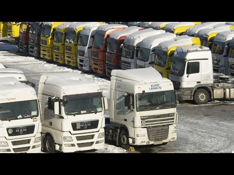 Видео: Зачем с трасс убирают БОЛЬШЕГРУЗЫ? Строительство дорог как источник обогащения - @ВадимБорейко
