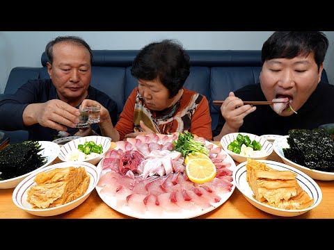 Видео: Большая сырая желтохвостая рыба и спелое кимчи - кулинарное шоу Мукбанг