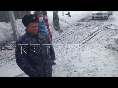 Видео: Девочка, которую приставы пытались забрать из семьи и отдать матери, спасена решением суда