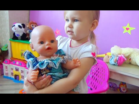 Видео: Горка дома! Алиса играет с куклой Беби Борн