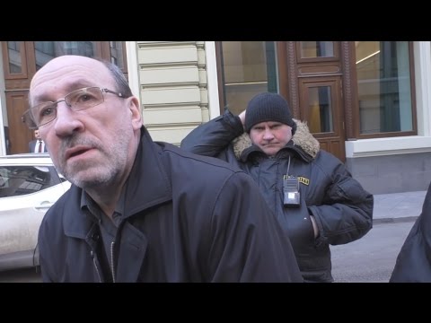 Видео: Как из участка улицы в центре Москвы сделать частную парковку