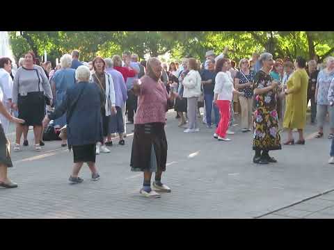 Видео: Танцам все возрасты покорны