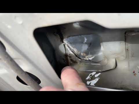 Видео: Вода в салоне. Нашел причину.